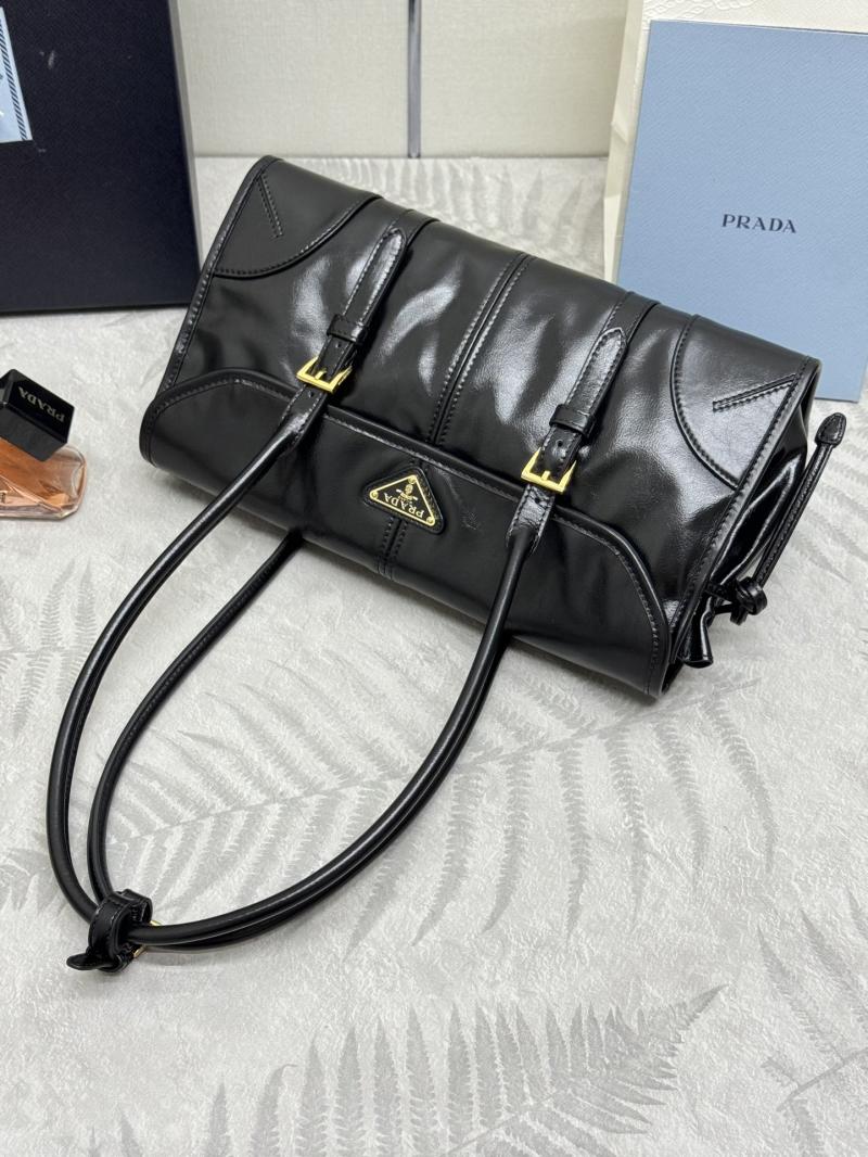 Prada Medium leather shoulder bag Black 1BD376