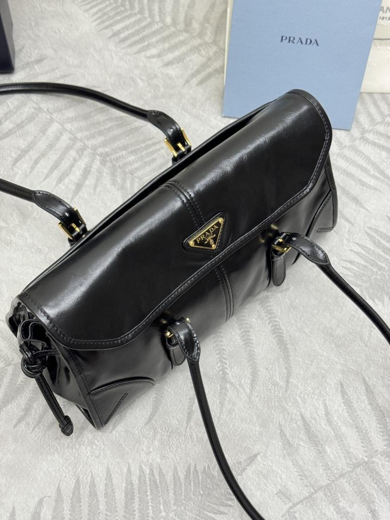 Prada Medium leather shoulder bag Black 1BD376