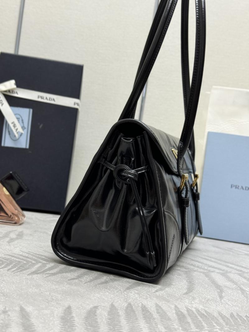 Prada Medium leather shoulder bag Black 1BD376