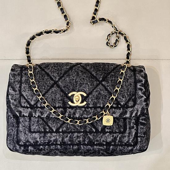 Chanel Maxi Flap Bag Black AS5737 Chanel Maxi Flap Bag Black AS5737